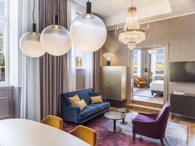 Sea Salon Suite