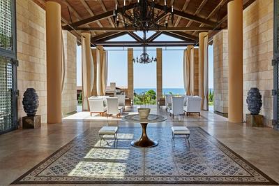 Open-air Lobby
