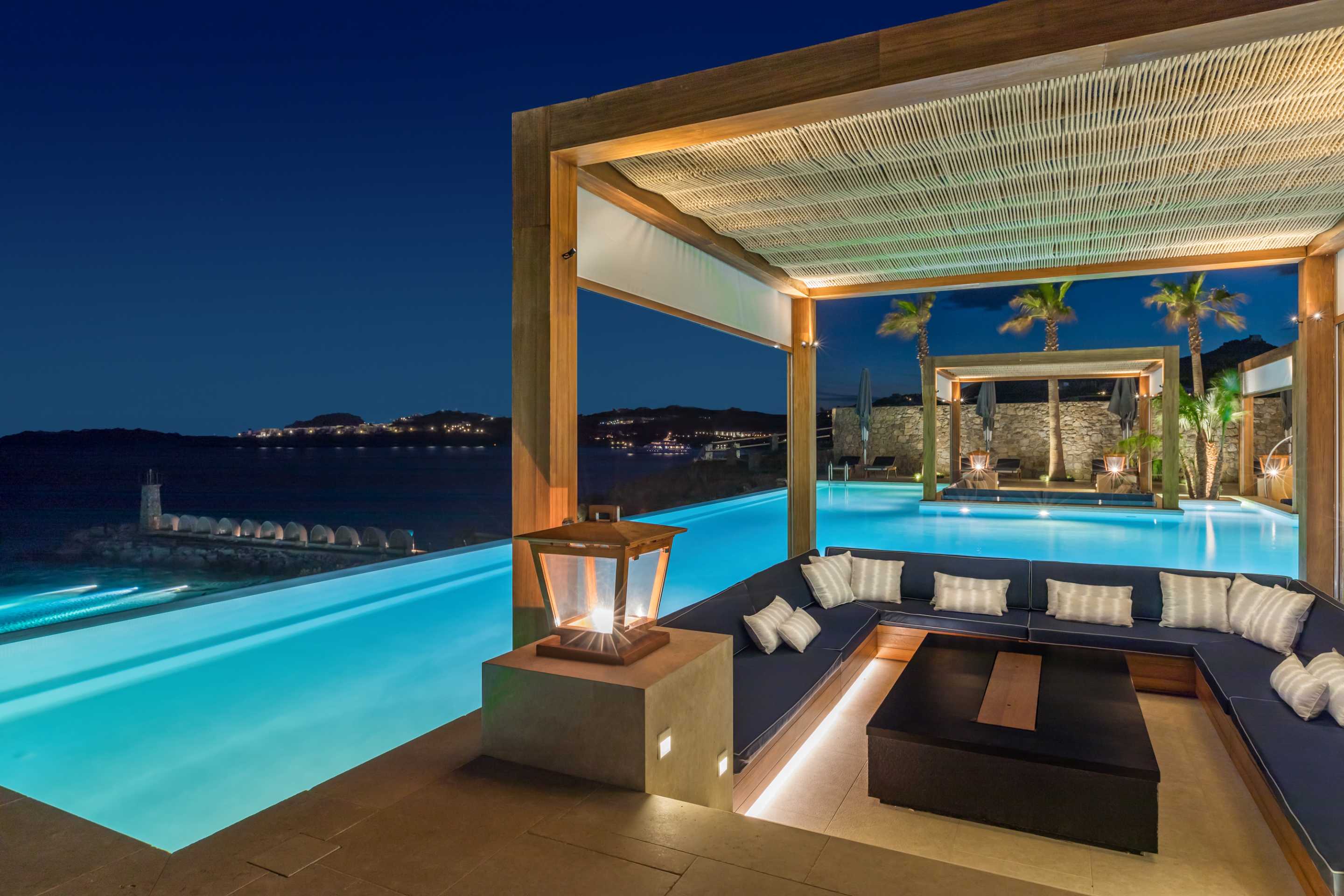 Oasis Pool & Lounge