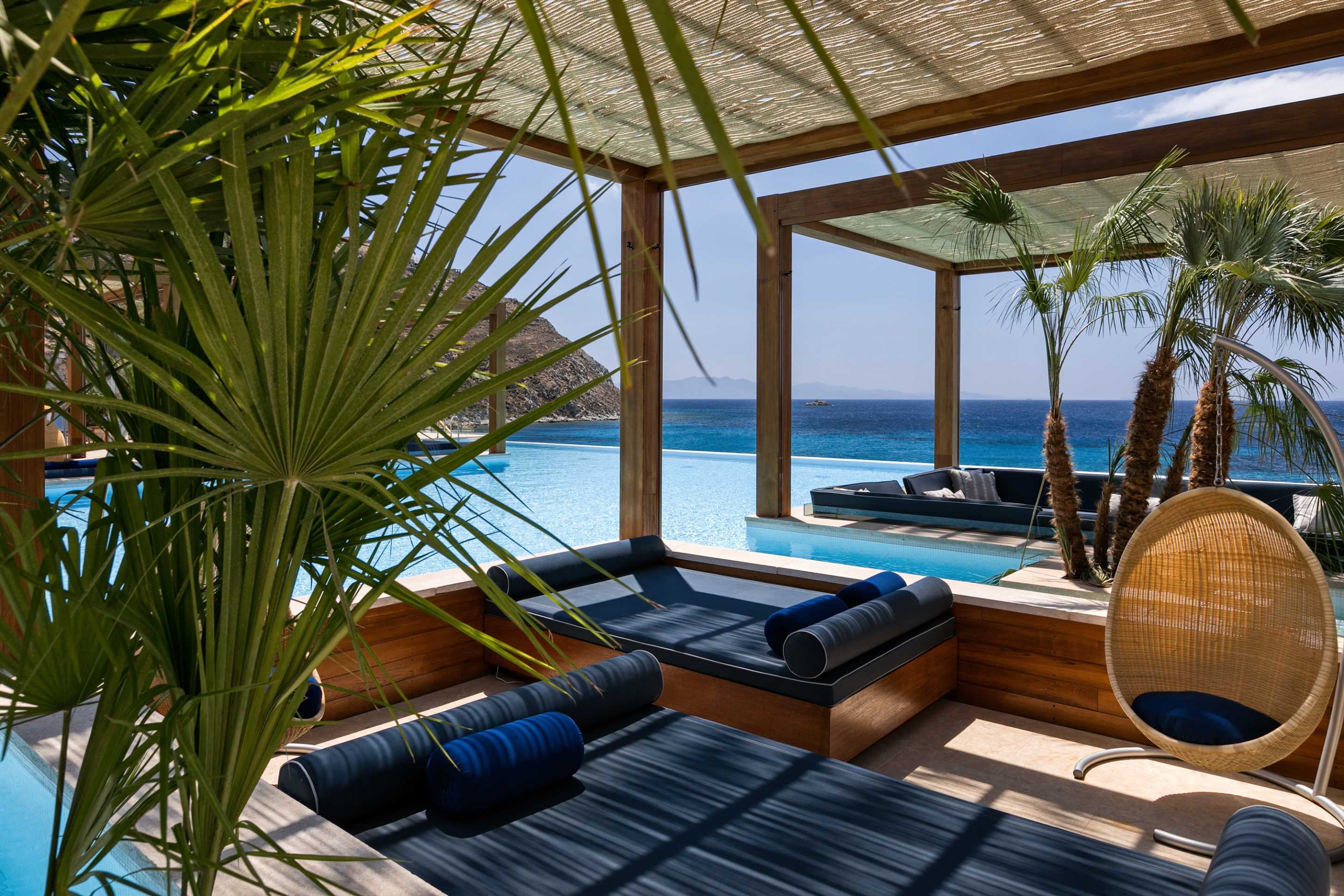 Oasis Pool & Lounge