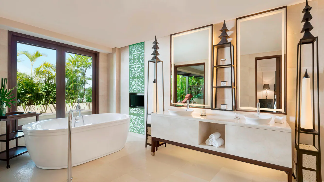 St Regis Orchid Suite, 1 Bedroom Suite, 1 King, Garden view, Balcony