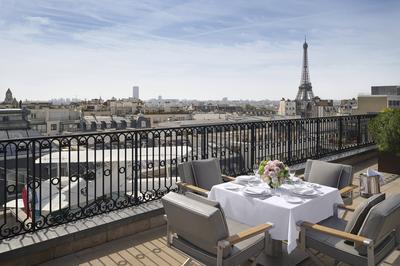 Rooftop Eiffel Suite
