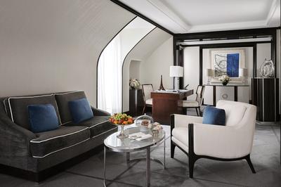 Rooftop Eiffel Suite