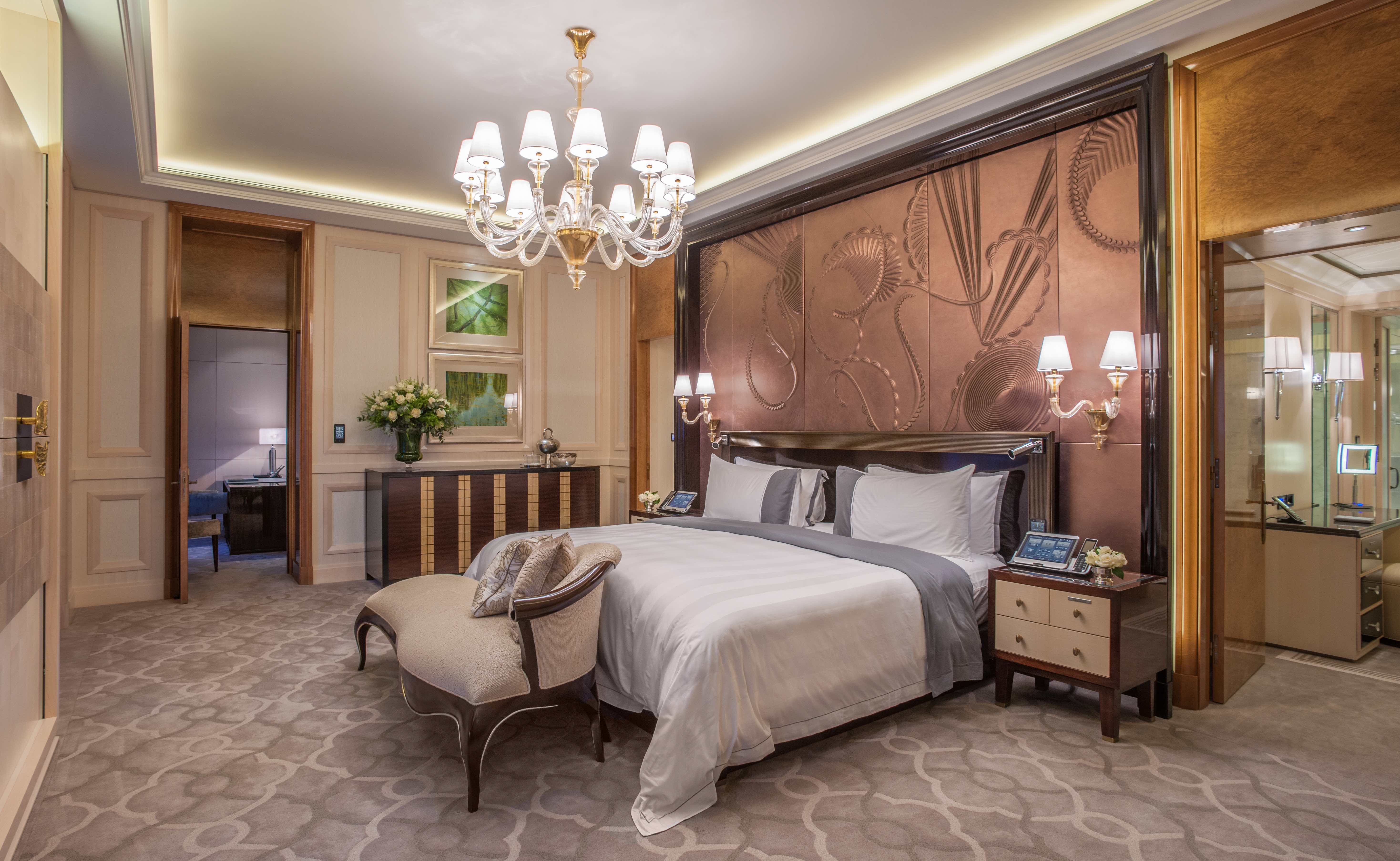 Peninsula Suite