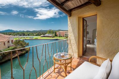 Contemporary Premium Suite