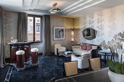 Regina Suite