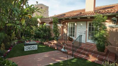 Legendary Bungalow 1