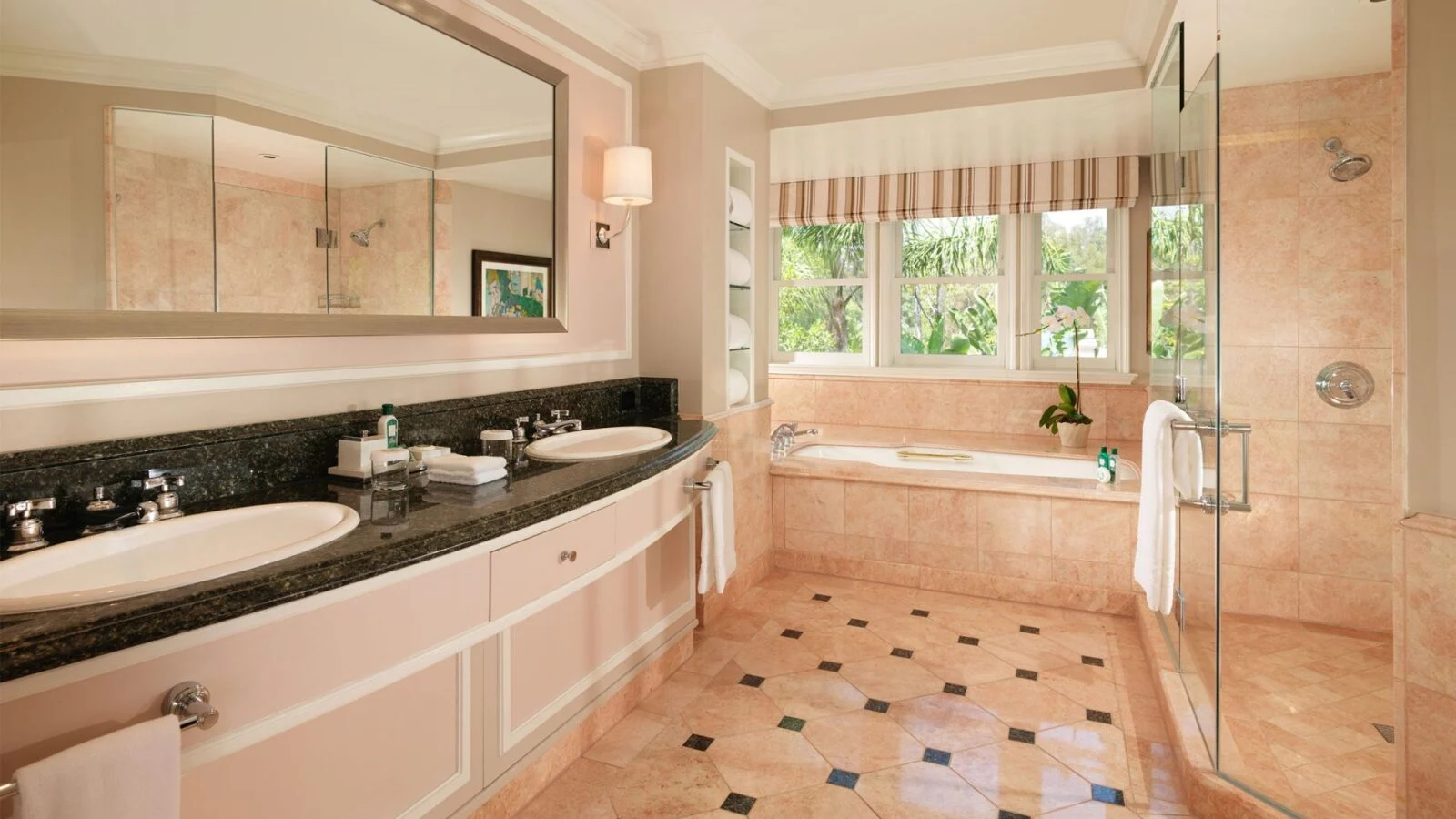 Deluxe Room / Junior Suite / Beverly Hills Suite