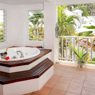The Reef House Palm Cove image