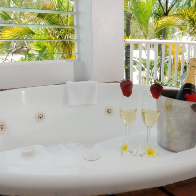 The Reef House Palm Cove image