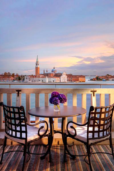 Luxury Lagoon View with Balcony