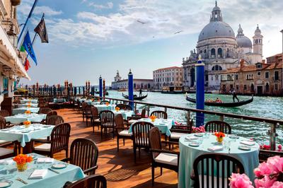 Riva Lounge