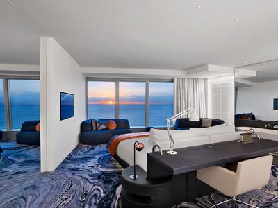 Cool Corner Suite