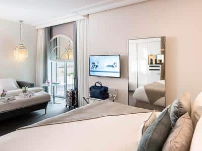 Deluxe Family Room
