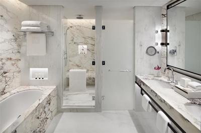 Executive Suite, Lounge Access