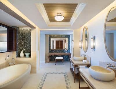 Peninsula Balcony Suite