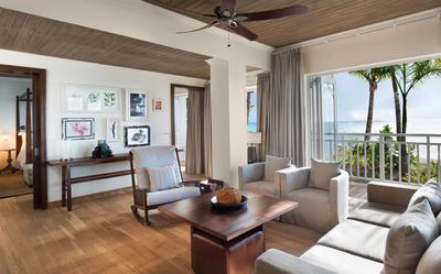 Peninsula Balcony Suite