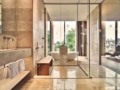 Penthouse Suite