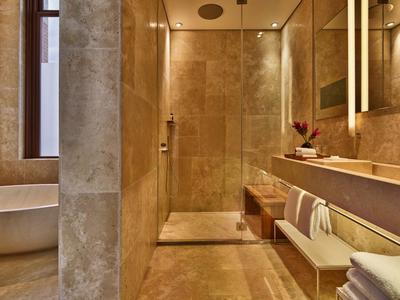 Van Baerle Suite