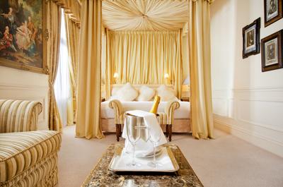 1 King Royal Suite River View Balcony