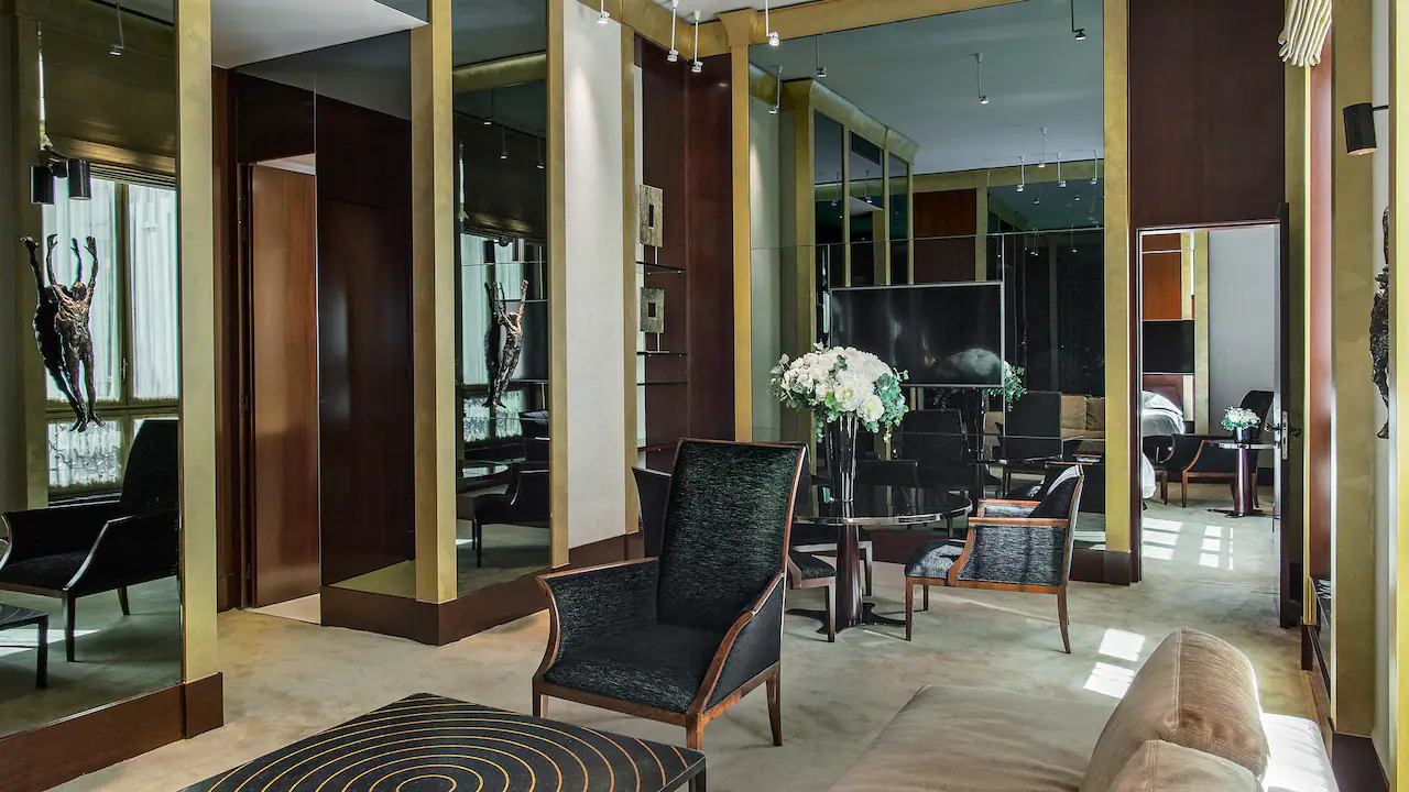 Diplomatic Suite