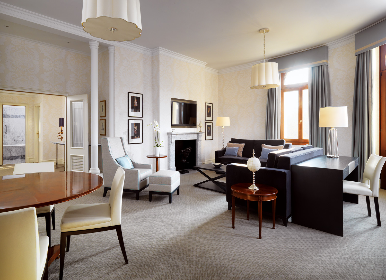 Deluxe Suite 1 Bedroom Corner Rom