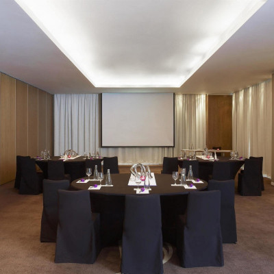 W Doha image