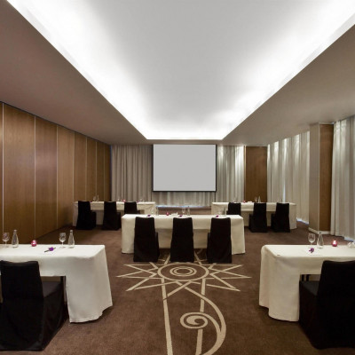 W Doha image