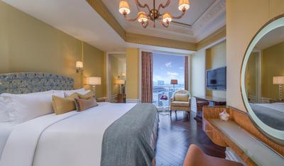 Specialty Suite, 1 King, Botanic Garden View, Corner Room, High Floor