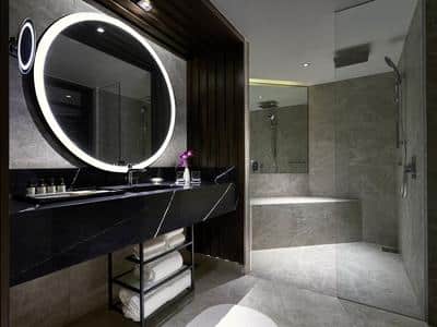 Signature King Salon Suite