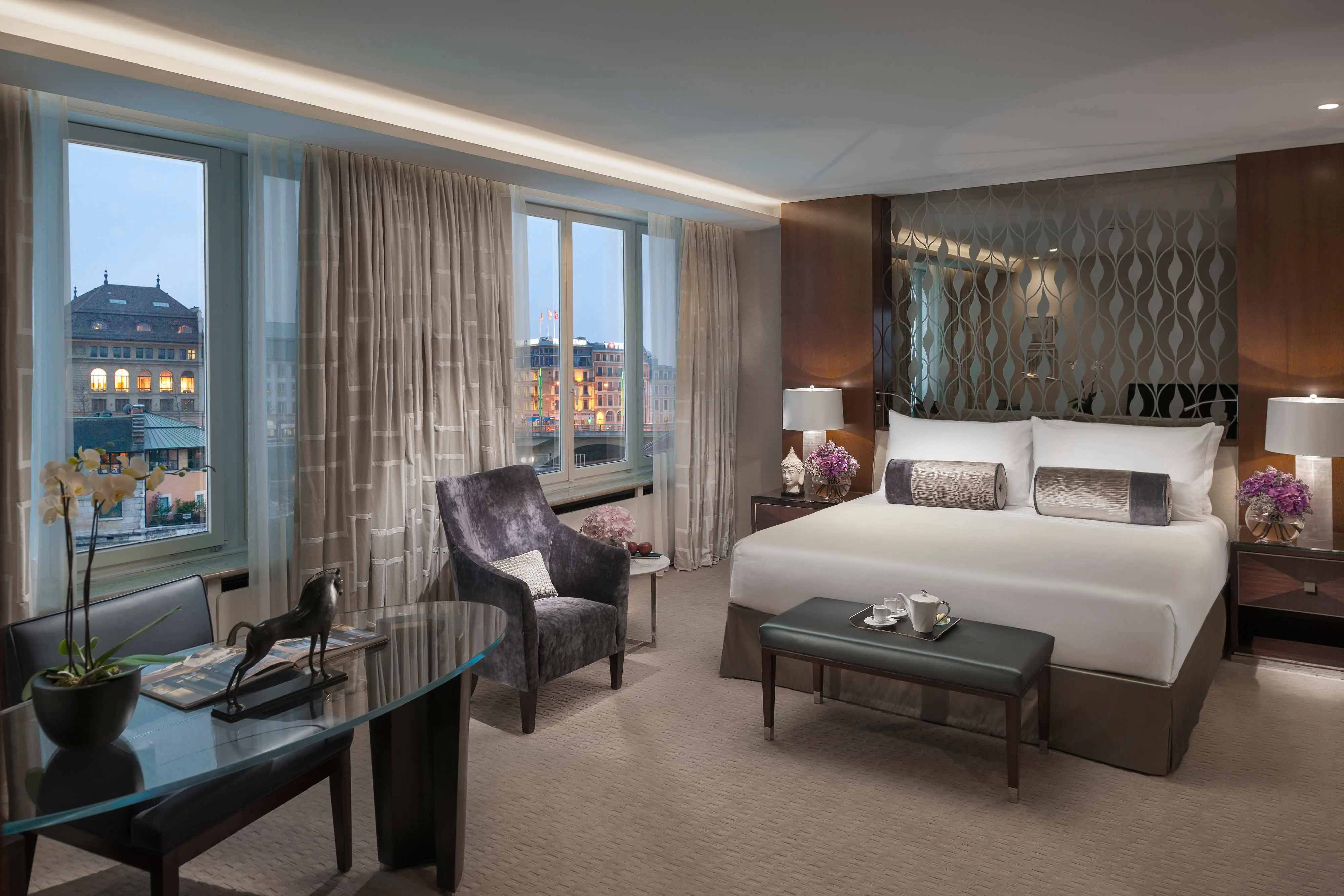 Corner Suite