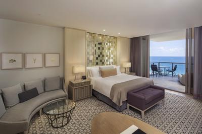 Grand Luxe Guest Room