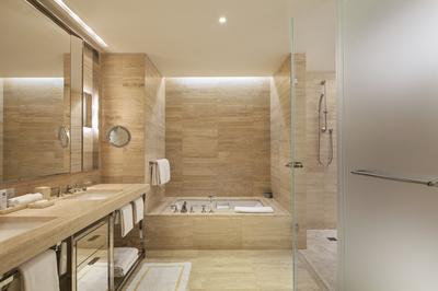 Astor Luxe Guest Room