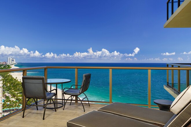 Astor Luxe Guest Room, 1 King, Oceanfront