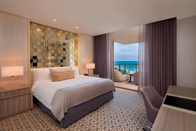 Atlantic Suite, 1 King, Alternate Bed: Sofa Bed, Oceanfront
