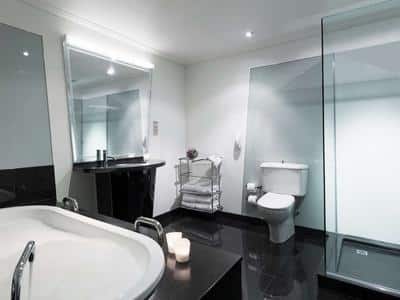 Deluxe Room 1 King Size Bed, Spa Bath
