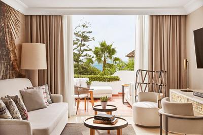Deluxe Junior Suite - Partial Sea View