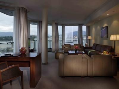 Cologny Suite
