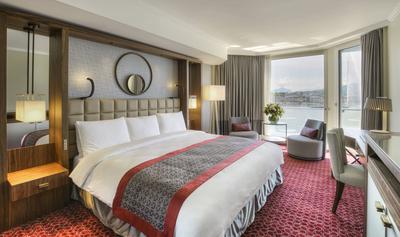 Signature Lake View Room