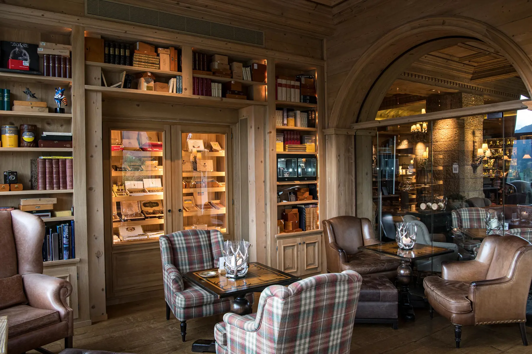 Lobby Bar & Smoking Lounge