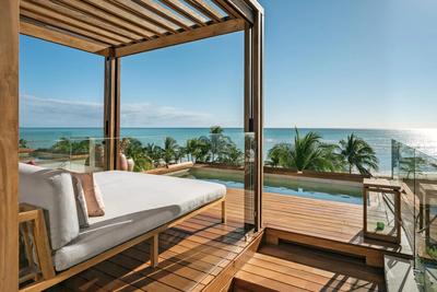 Rooftop Ocean View Suite