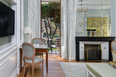 Riviera Suite