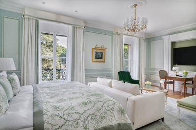 Deluxe Room City and Garden view