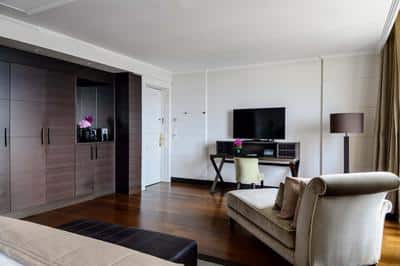Deluxe Room Lake