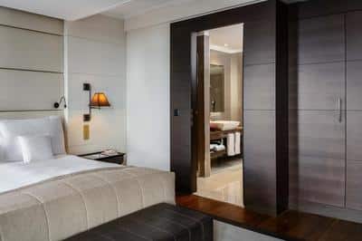 Deluxe Room Lake