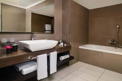 Deluxe Room Lake