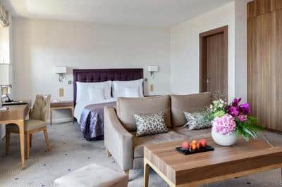 Deluxe Room Lake