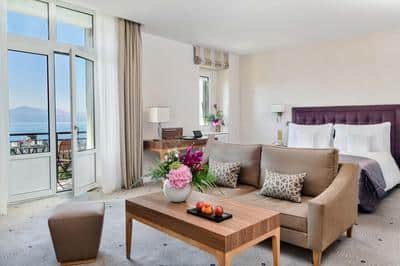 Deluxe Room Lake