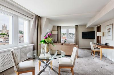 Suite City View