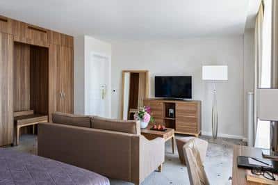Deluxe Room Lake